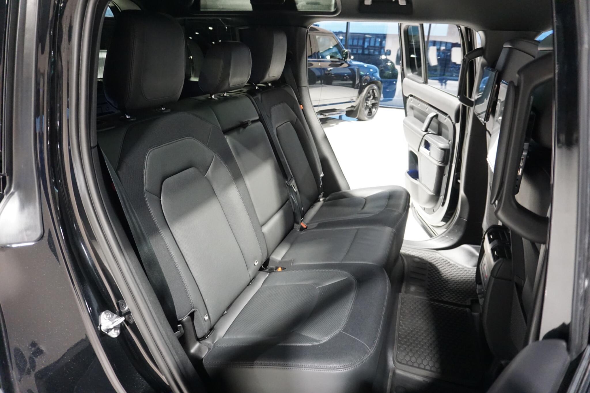 Land Rover Defender 110 3.0 D300 MHEV X-Dynamic HSE SUV 5dr Diesel Auto 4WD Euro 6 (s/s) (300 ps)